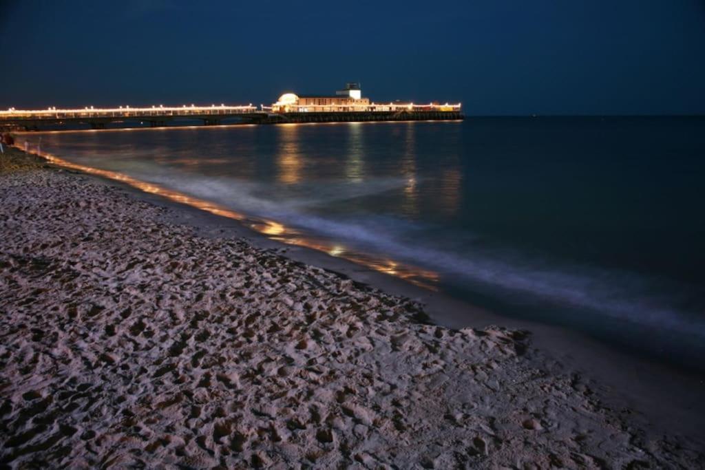 Bournecoast - Stylish Flat With Balcony - Sea Glimpses - 10 Min Walk To Beach - Parking - Wifi - Fm8405 Bornemouth Extérieur photo