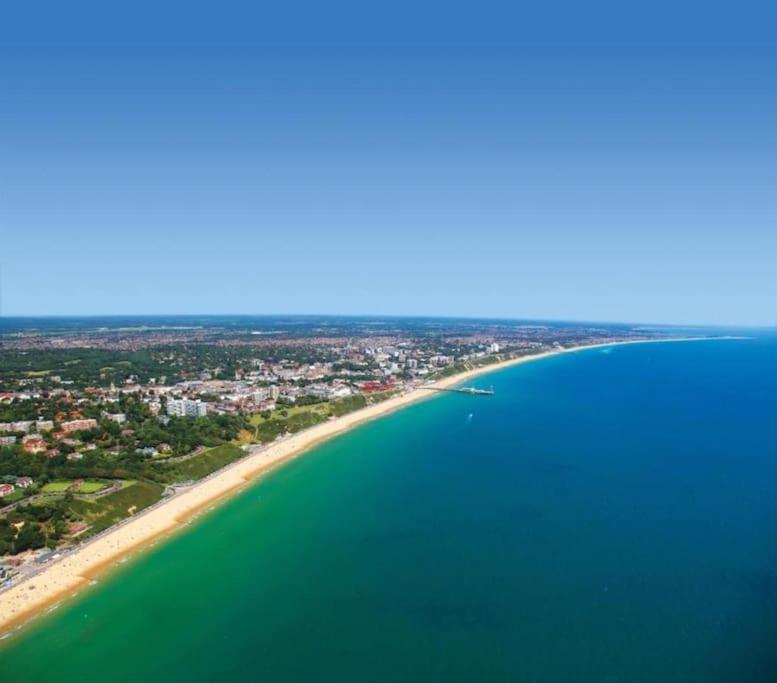 Bournecoast - Stylish Flat With Balcony - Sea Glimpses - 10 Min Walk To Beach - Parking - Wifi - Fm8405 Bornemouth Extérieur photo