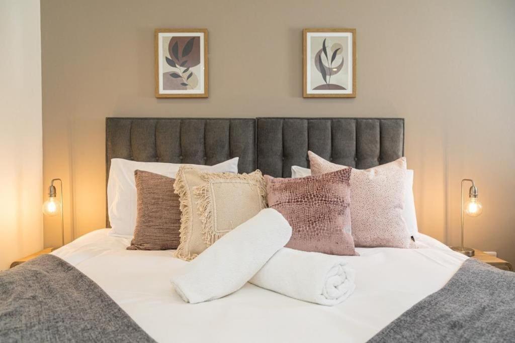 Bournecoast - Stylish Flat With Balcony - Sea Glimpses - 10 Min Walk To Beach - Parking - Wifi - Fm8405 Bornemouth Extérieur photo