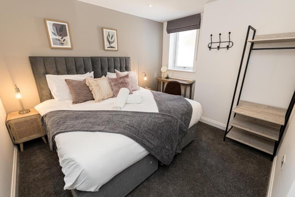 Bournecoast - Stylish Flat With Balcony - Sea Glimpses - 10 Min Walk To Beach - Parking - Wifi - Fm8405 Bornemouth Extérieur photo