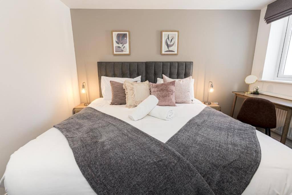 Bournecoast - Stylish Flat With Balcony - Sea Glimpses - 10 Min Walk To Beach - Parking - Wifi - Fm8405 Bornemouth Extérieur photo