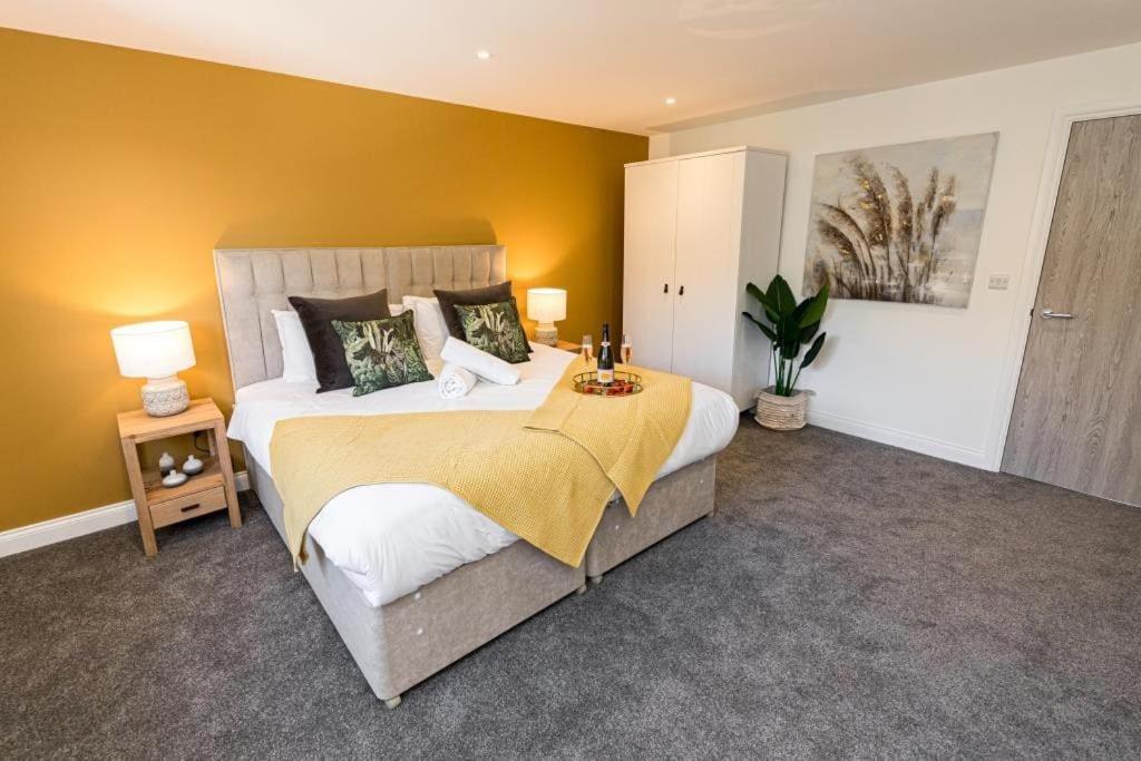 Bournecoast - Stylish Flat With Balcony - Sea Glimpses - 10 Min Walk To Beach - Parking - Wifi - Fm8405 Bornemouth Extérieur photo