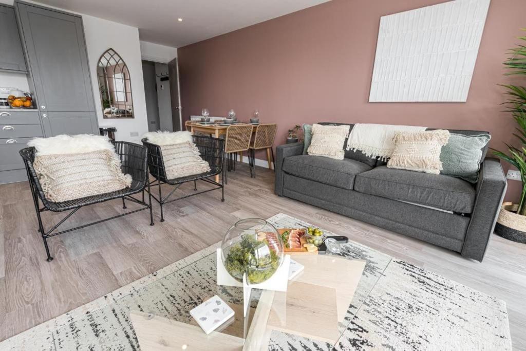 Bournecoast - Stylish Flat With Balcony - Sea Glimpses - 10 Min Walk To Beach - Parking - Wifi - Fm8405 Bornemouth Extérieur photo