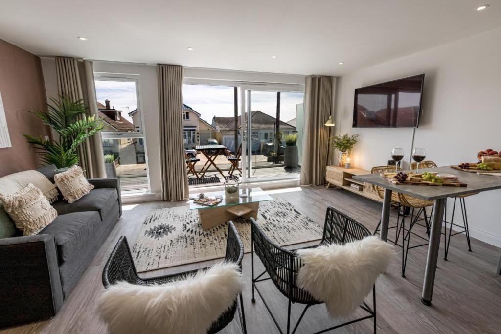 Bournecoast - Stylish Flat With Balcony - Sea Glimpses - 10 Min Walk To Beach - Parking - Wifi - Fm8405 Bornemouth Extérieur photo