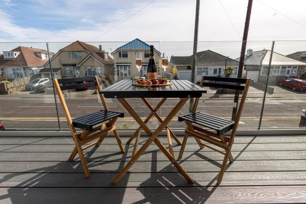 Bournecoast - Stylish Flat With Balcony - Sea Glimpses - 10 Min Walk To Beach - Parking - Wifi - Fm8405 Bornemouth Extérieur photo